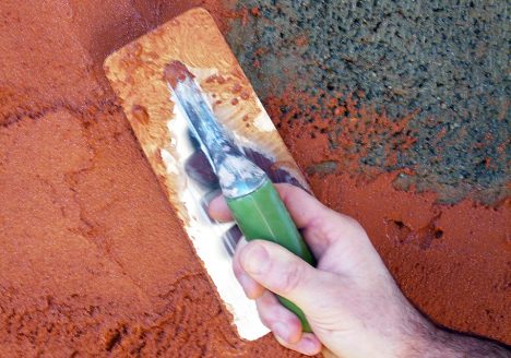 enduit-terre-sur-parpaing-béton